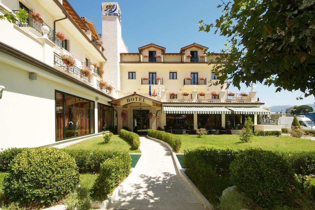 Fashion Hotel Valmontone Exteriér fotografie